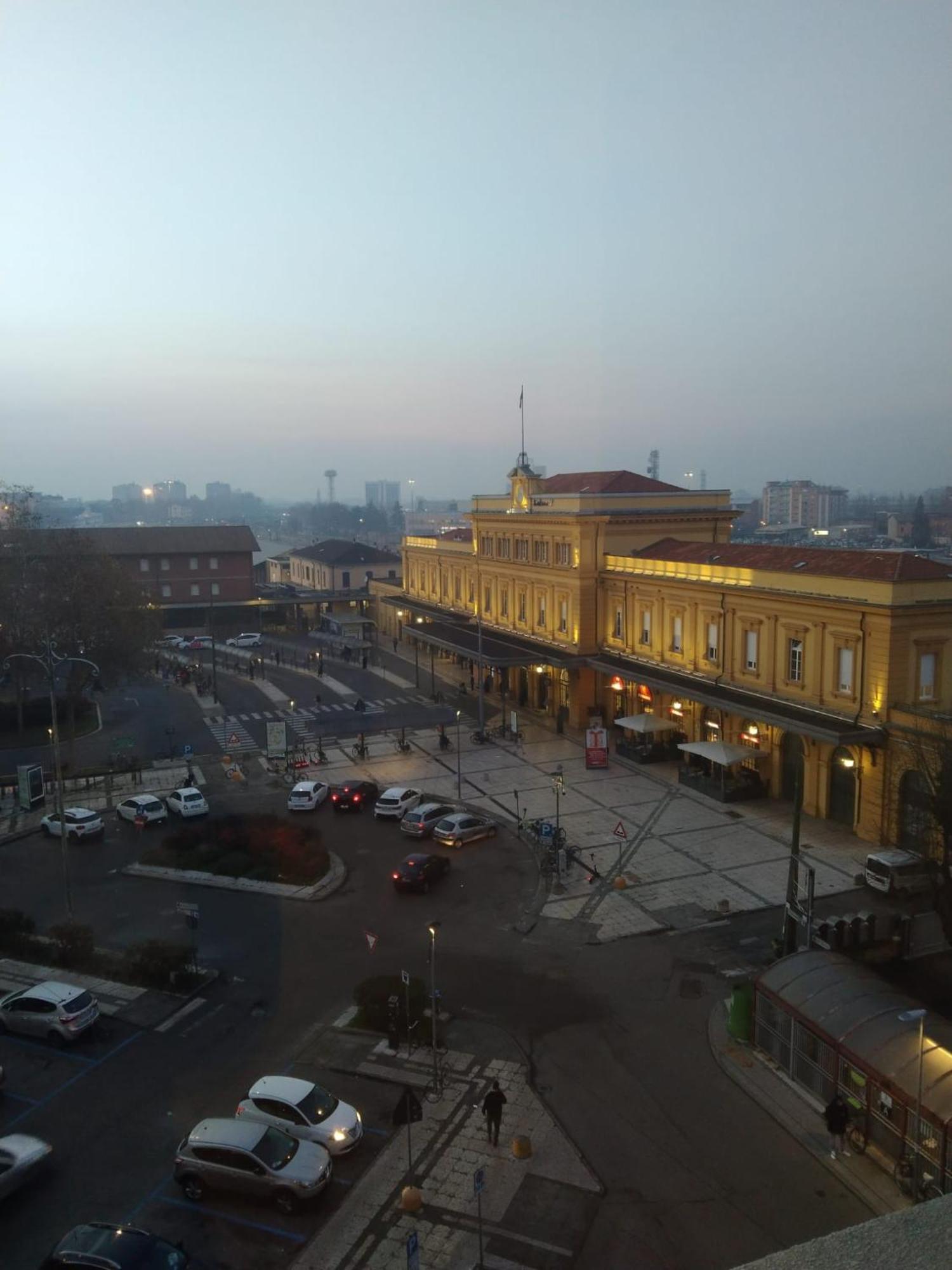 Grand Central By Alloro Su Treno - Affitti Brevi Italia Модена Екстериор снимка